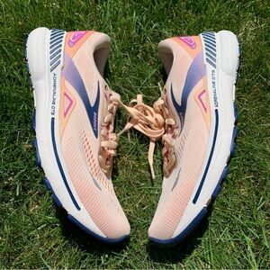 Brooks Adrenaline GTS 23 Womens 10.5 Shoes Road Race Running Apricot Blue Orchid